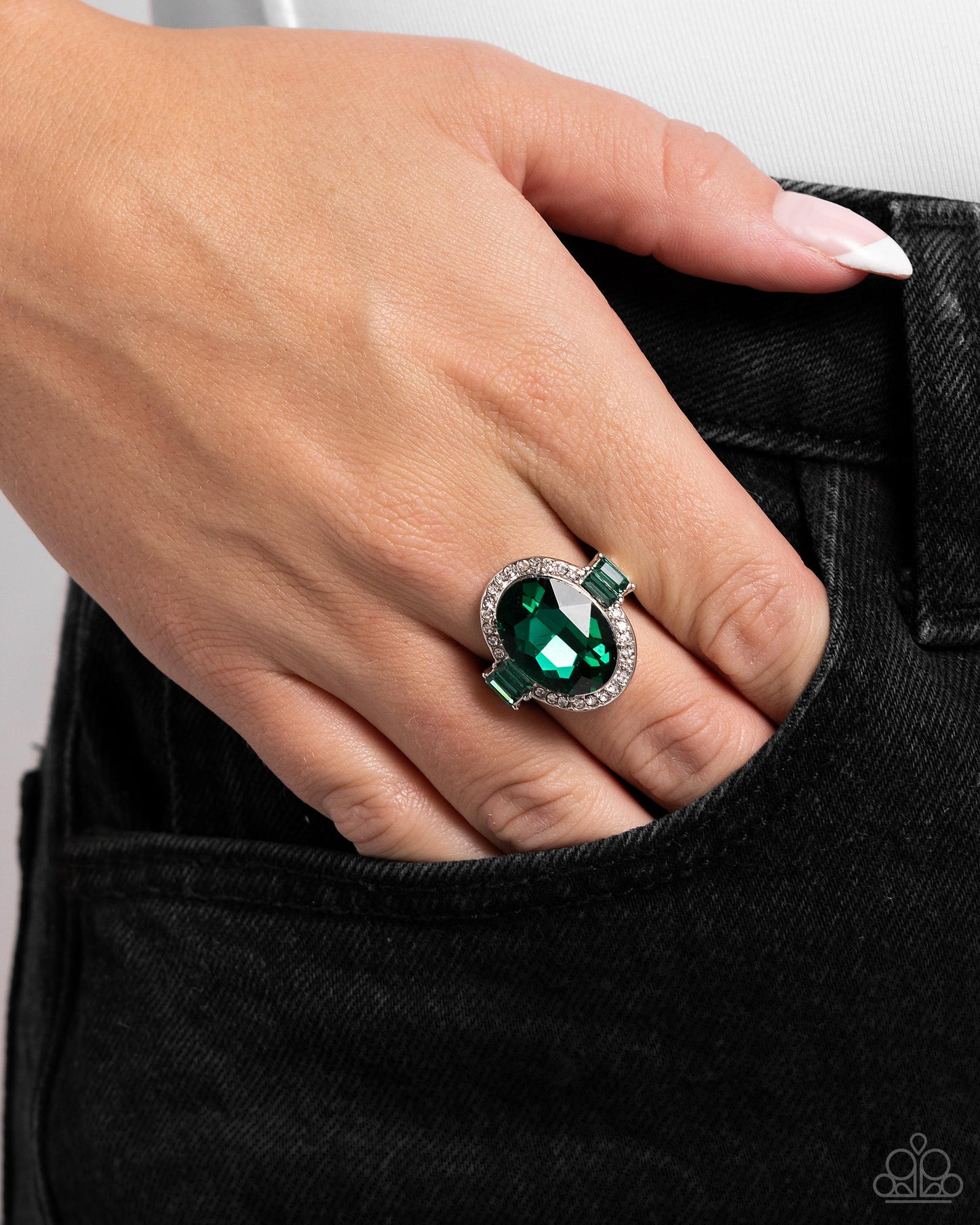 A Finishing Touch Stubborn Shimmer - Green Ring