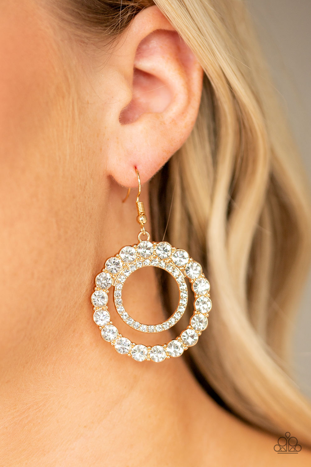 Paparazzi Spotlight Shout Out - Gold - A Finishing Touch