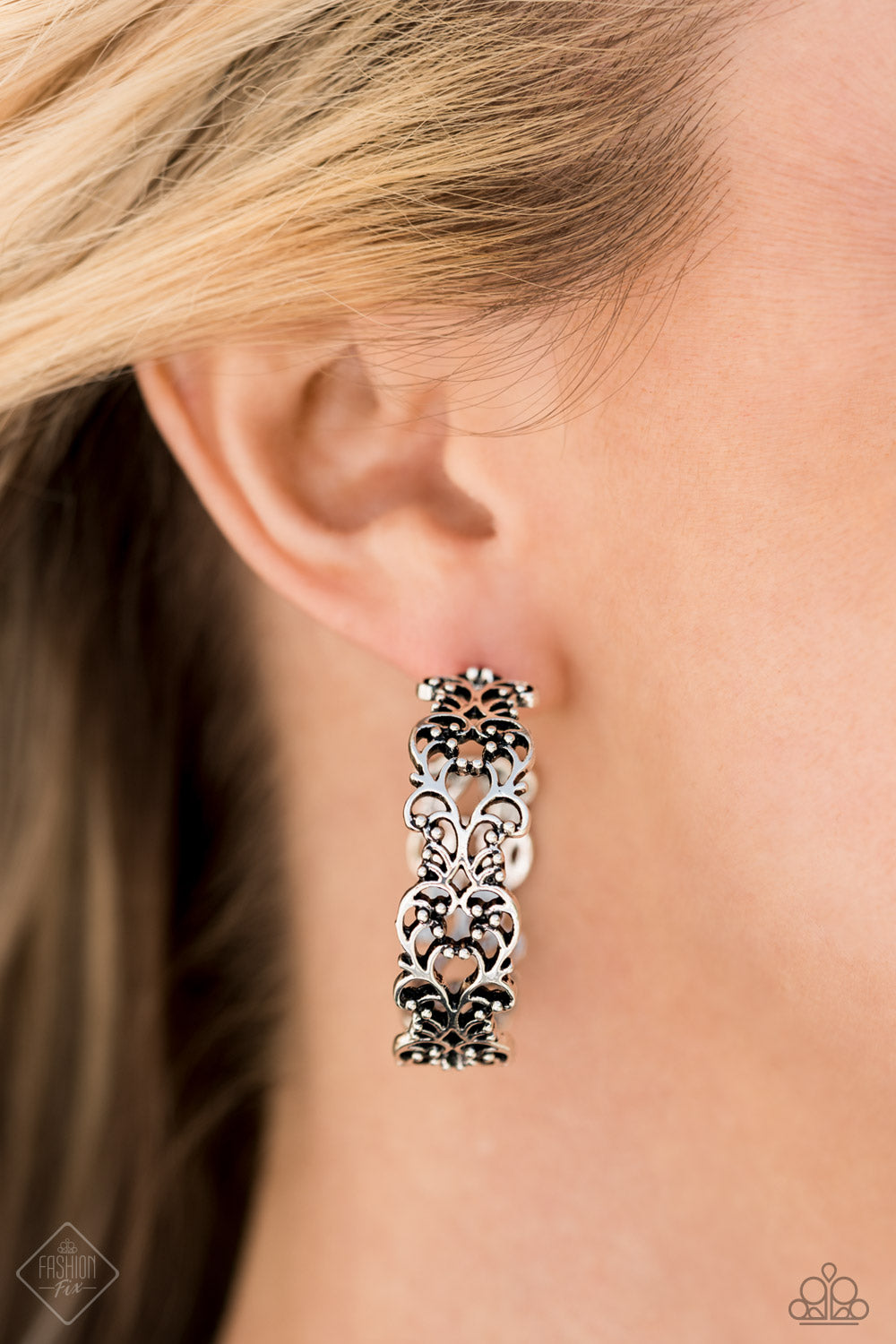 Paparazzi Glimpses of Malibu - December's Fashion Fix 2020 Complete Trend Blend - A Finishing Touch