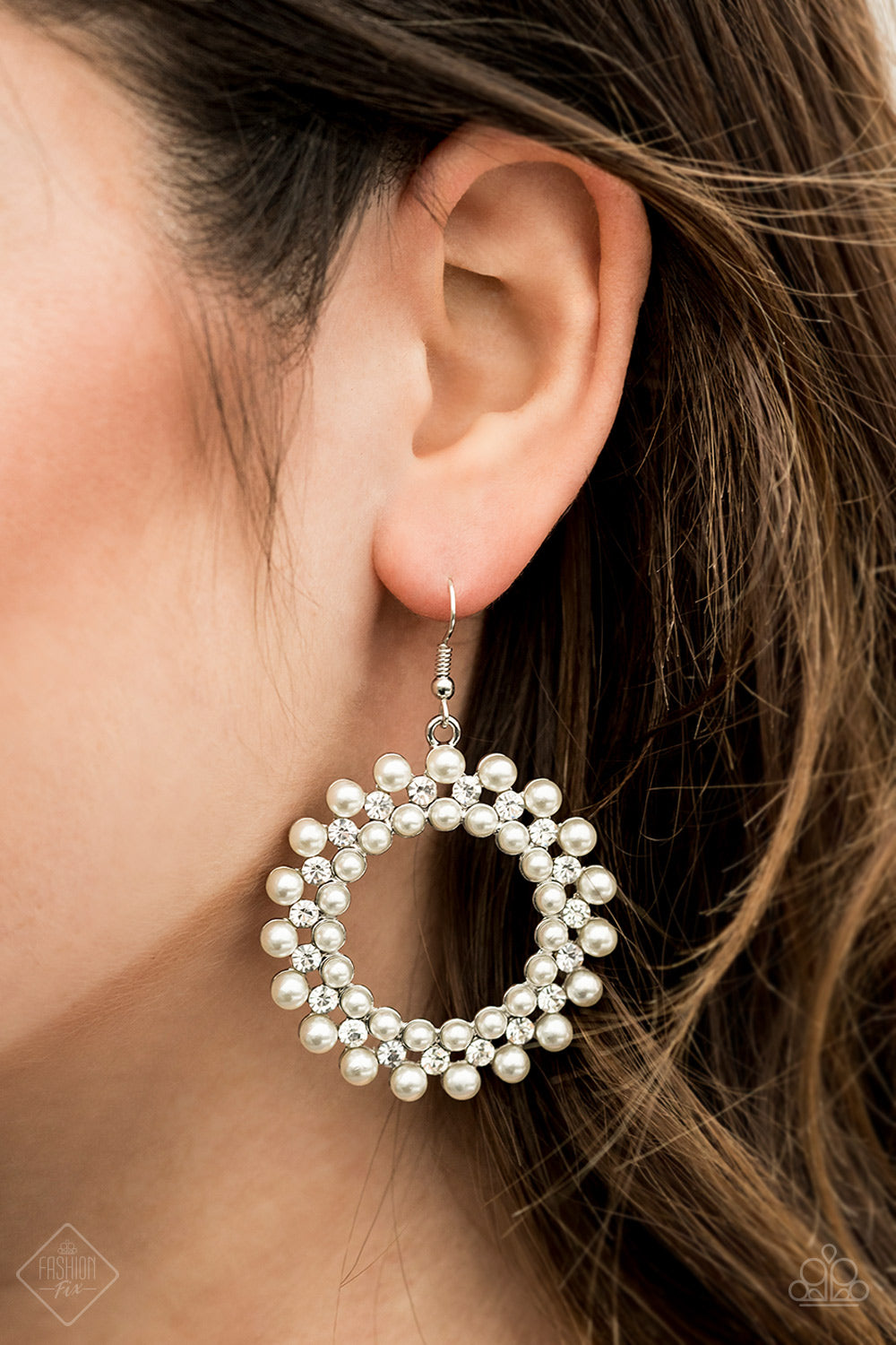 Paparazzi Pearly Poise - A Finishing Touch