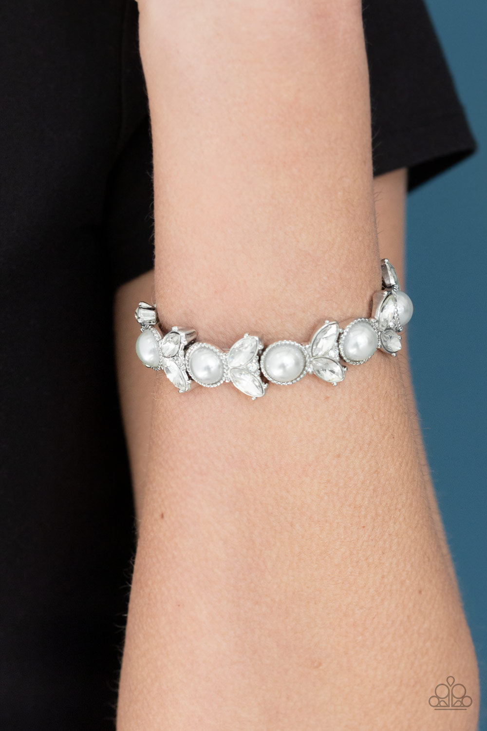 Paparazzi Opulent Oasis - White Bracelet - A Finishing Touch