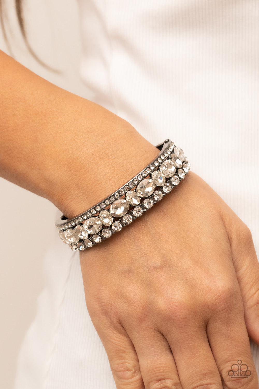 A Finishing Touch Mega Megawatt - Black Bracelet