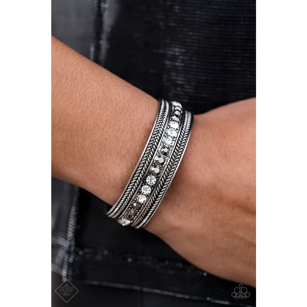 Paparazzi Empress Etiquette - Silver - A Finishing Touch