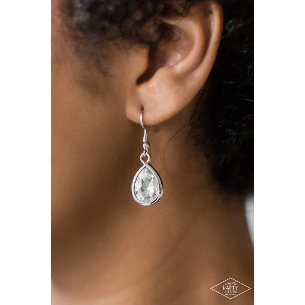 Paparazzi Love At FIERCE Sight - White - A Finishing Touch