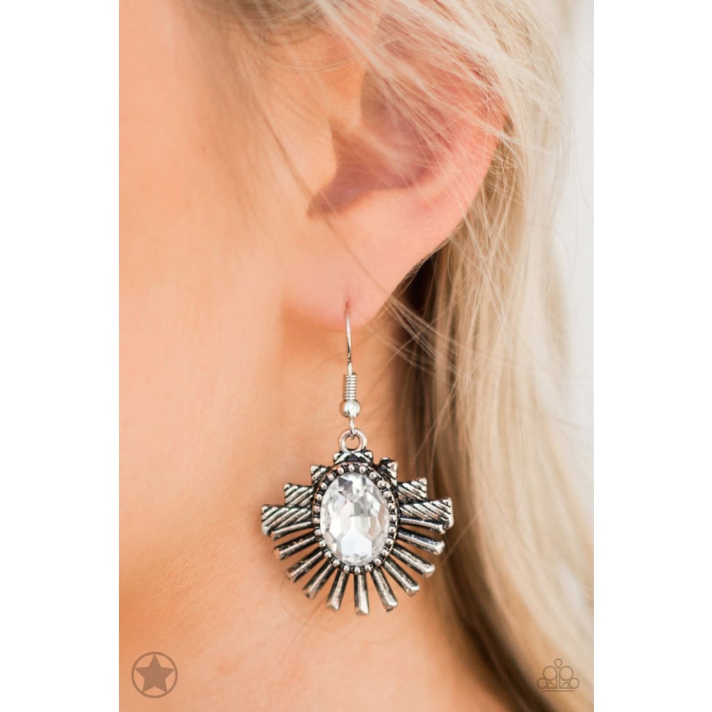 Paparazzi Miss YOU-niverse - Silver - A Finishing Touch