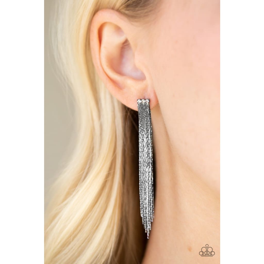 Paparazzi Night At The Oscars - Black Earrings - A Finishing Touch