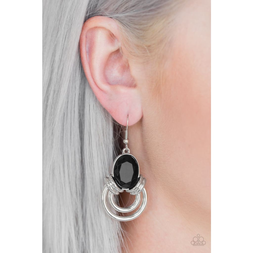 Paparazzi Real Queen Black - A Finishing Touch