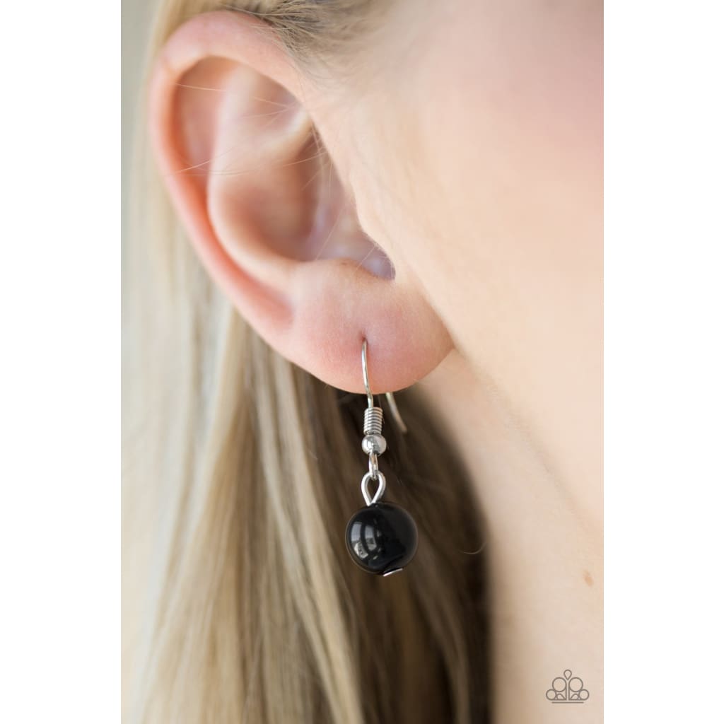 Paparazzi Royal Romance Black - A Finishing Touch