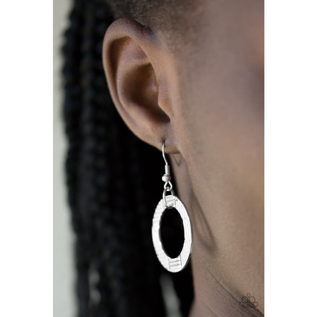 Paparazzi The Main Contender - Silver - A Finishing Touch