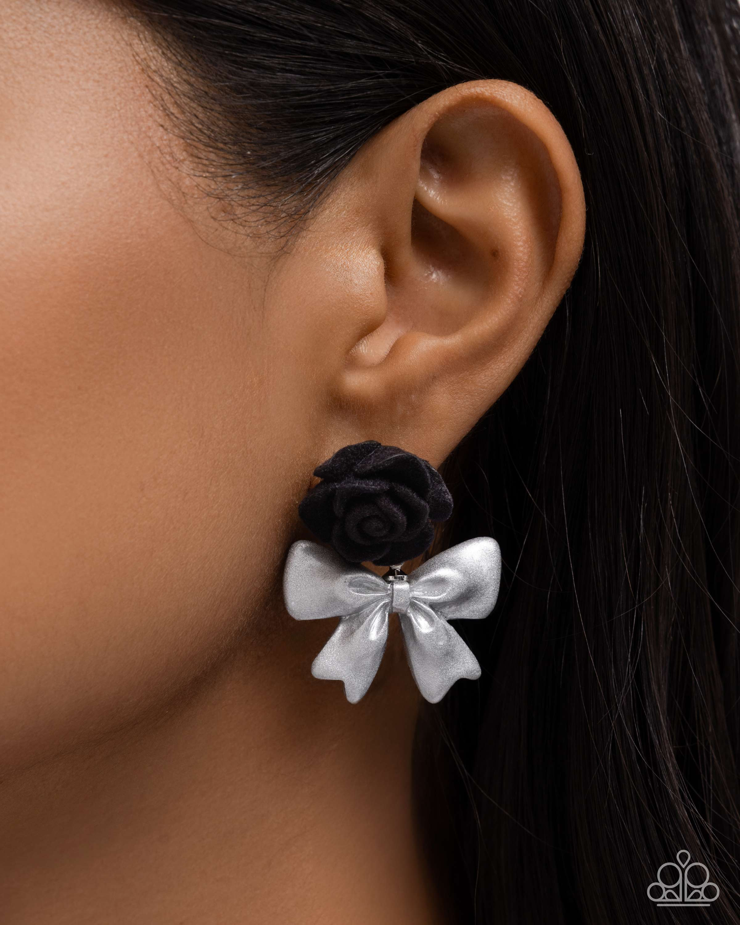 Paparazzi Rosette Rarity - Black Earrings