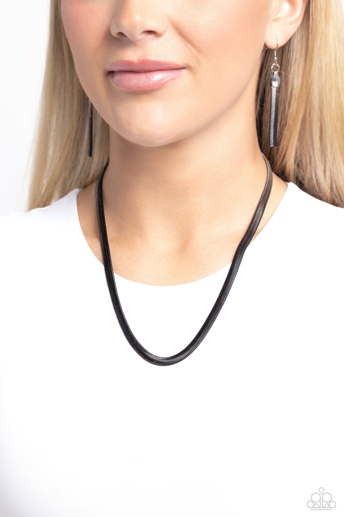 Paparazzi Spray Paint Sass - Black Necklace