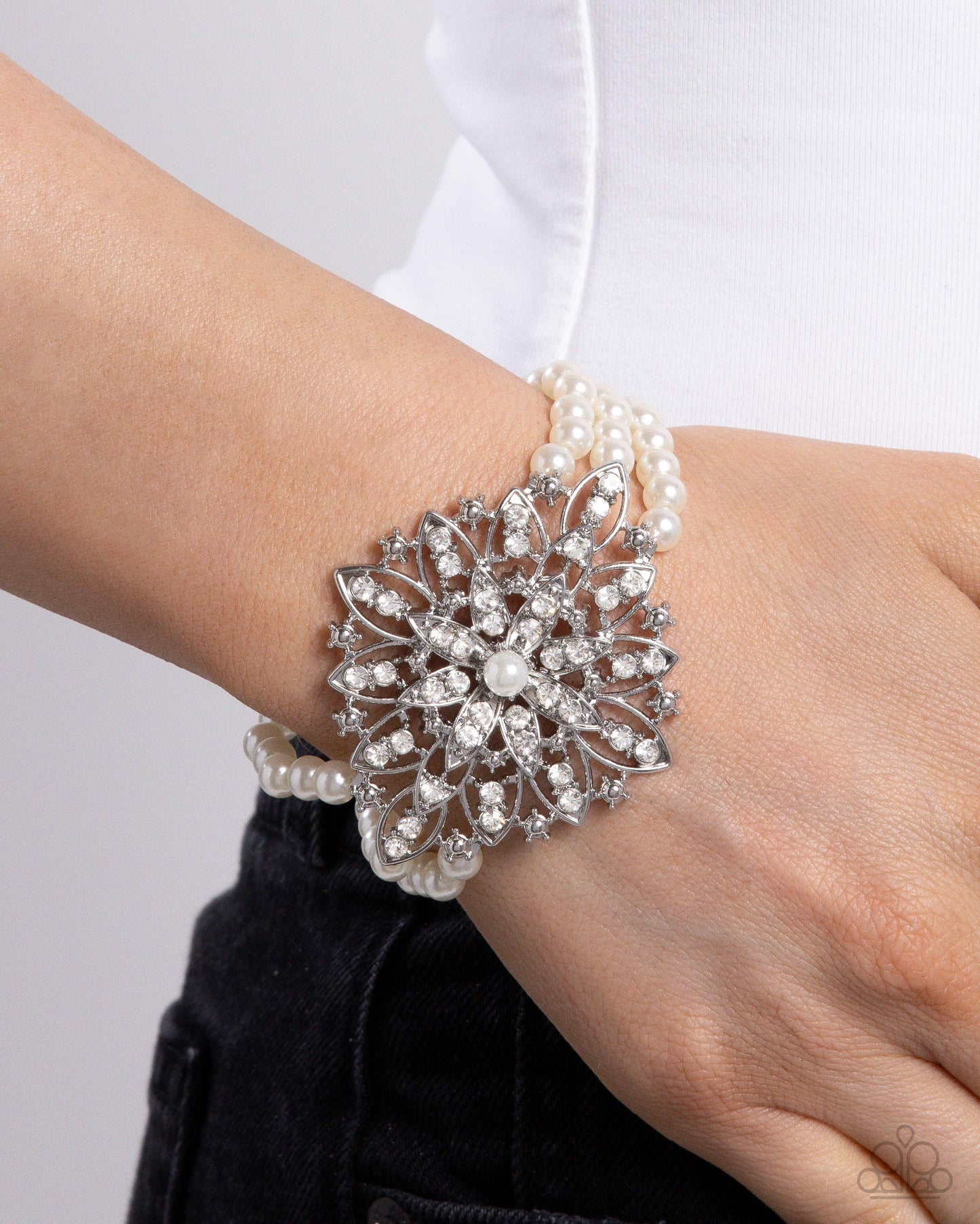 Paparazzi Flattering Florals - White Bracelet