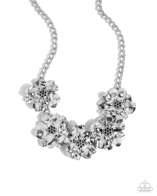 Paparazzi Laid-Back Luster - Flower Necklace