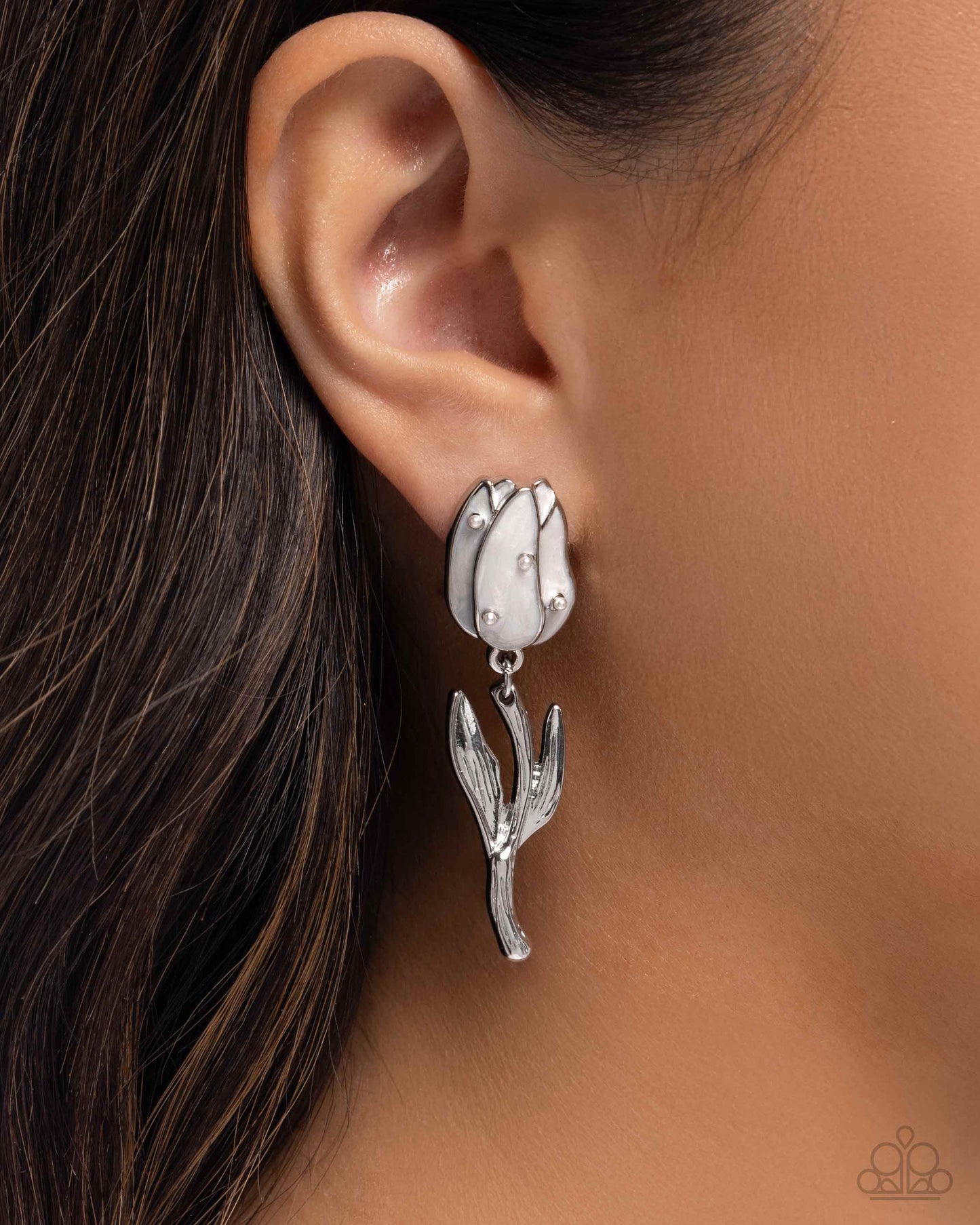 A Finishing Touch Timeless Tulip - White Earrings