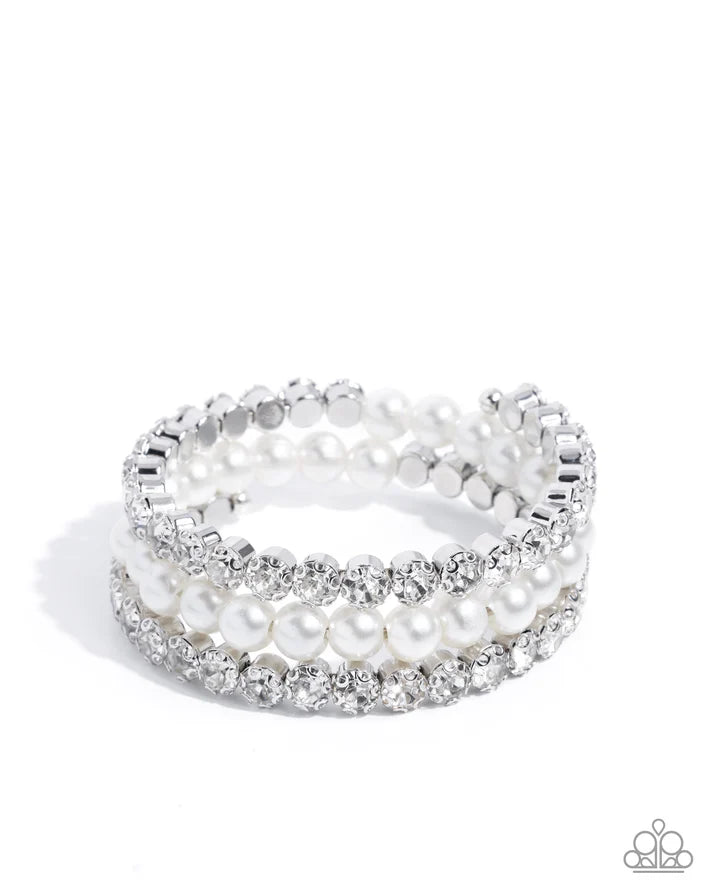 Paparazzi  Grandiose Glitz - White Bracelet