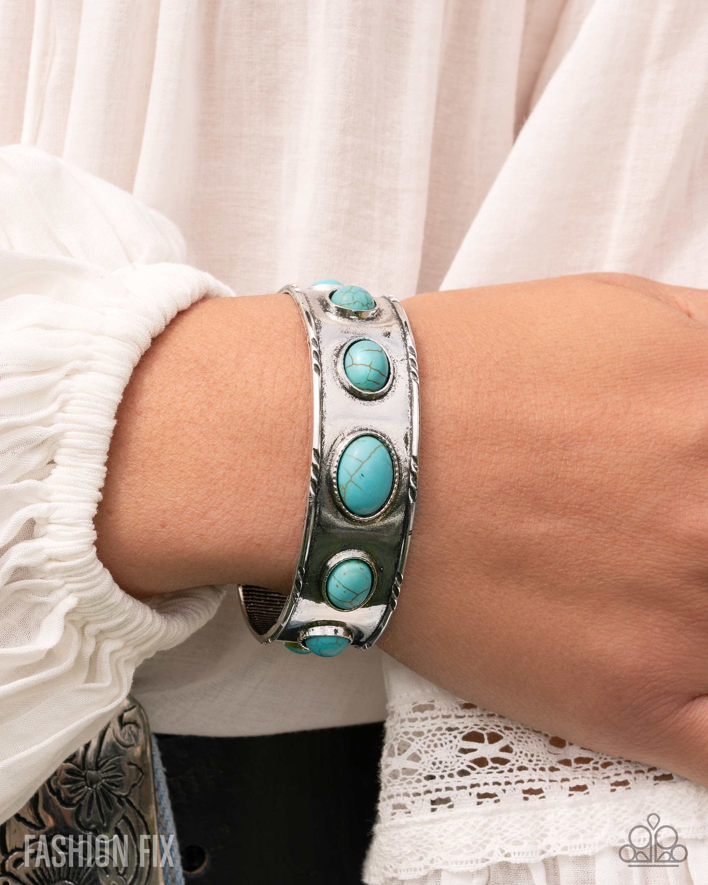 A Finishing Touch Fashion Fix August 2025 -Simply Santa Fe