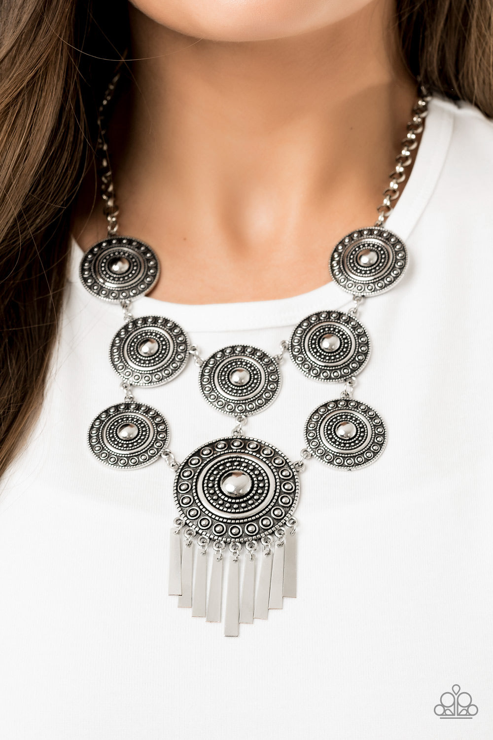 Paparazzi Modern Medalist - A Finishing Touch 
