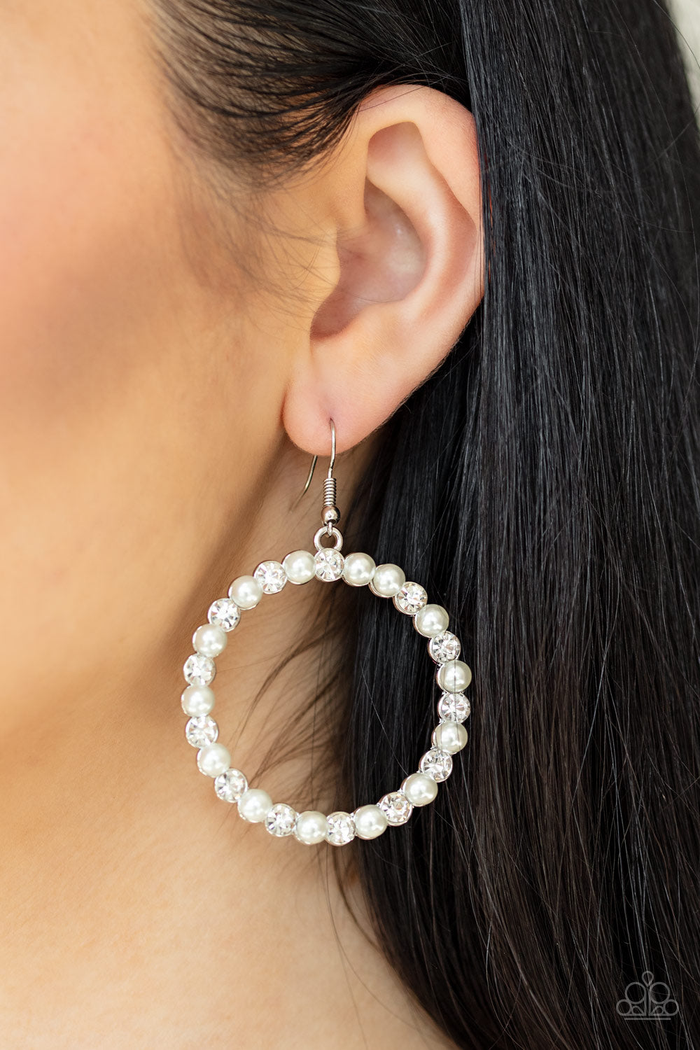 Paparazzi Pearl Palace - White - A Finishing Touch 