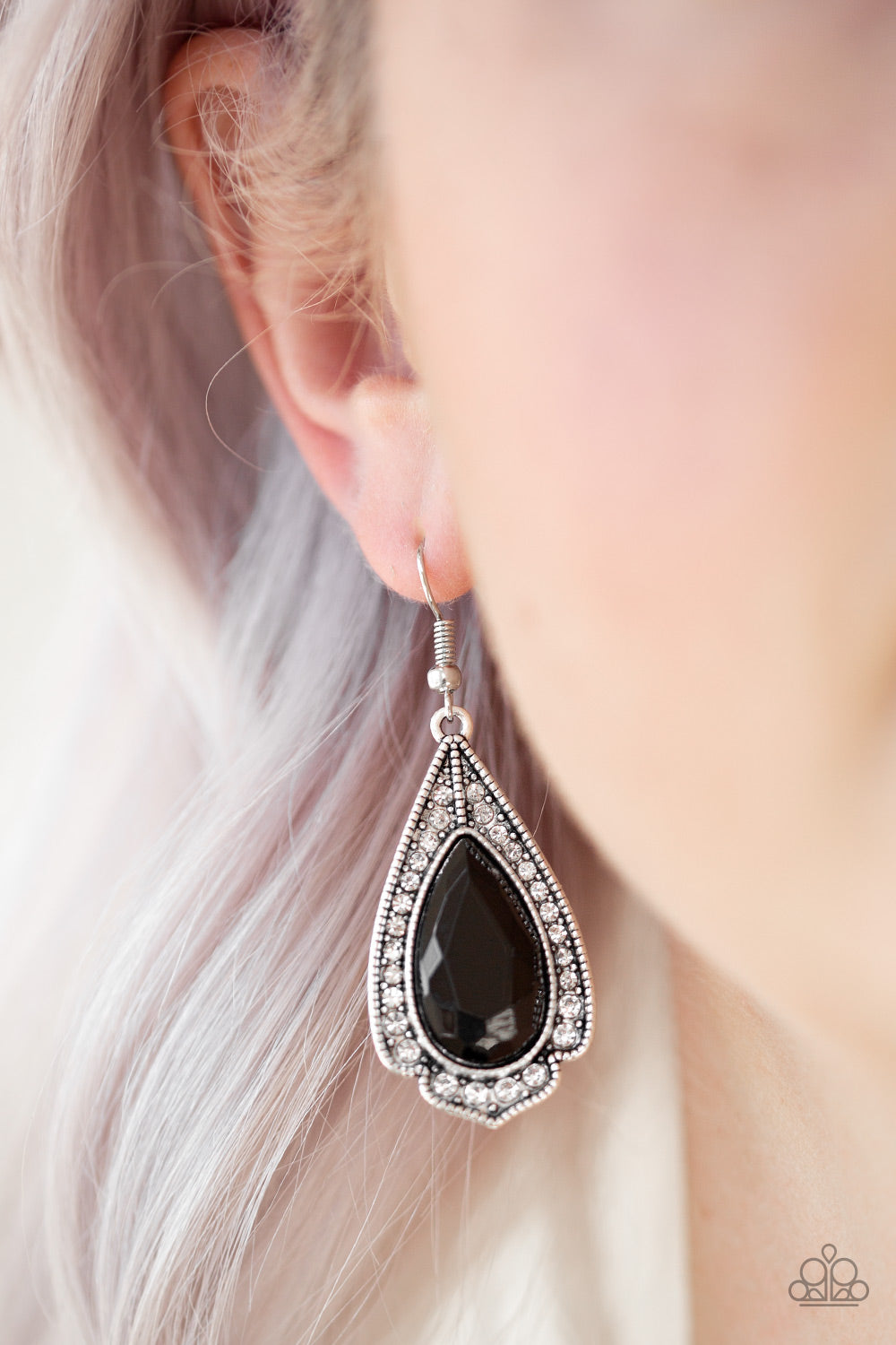 Paparazzi Superstar Stardom - Black Earrings - A Finishing Touch 