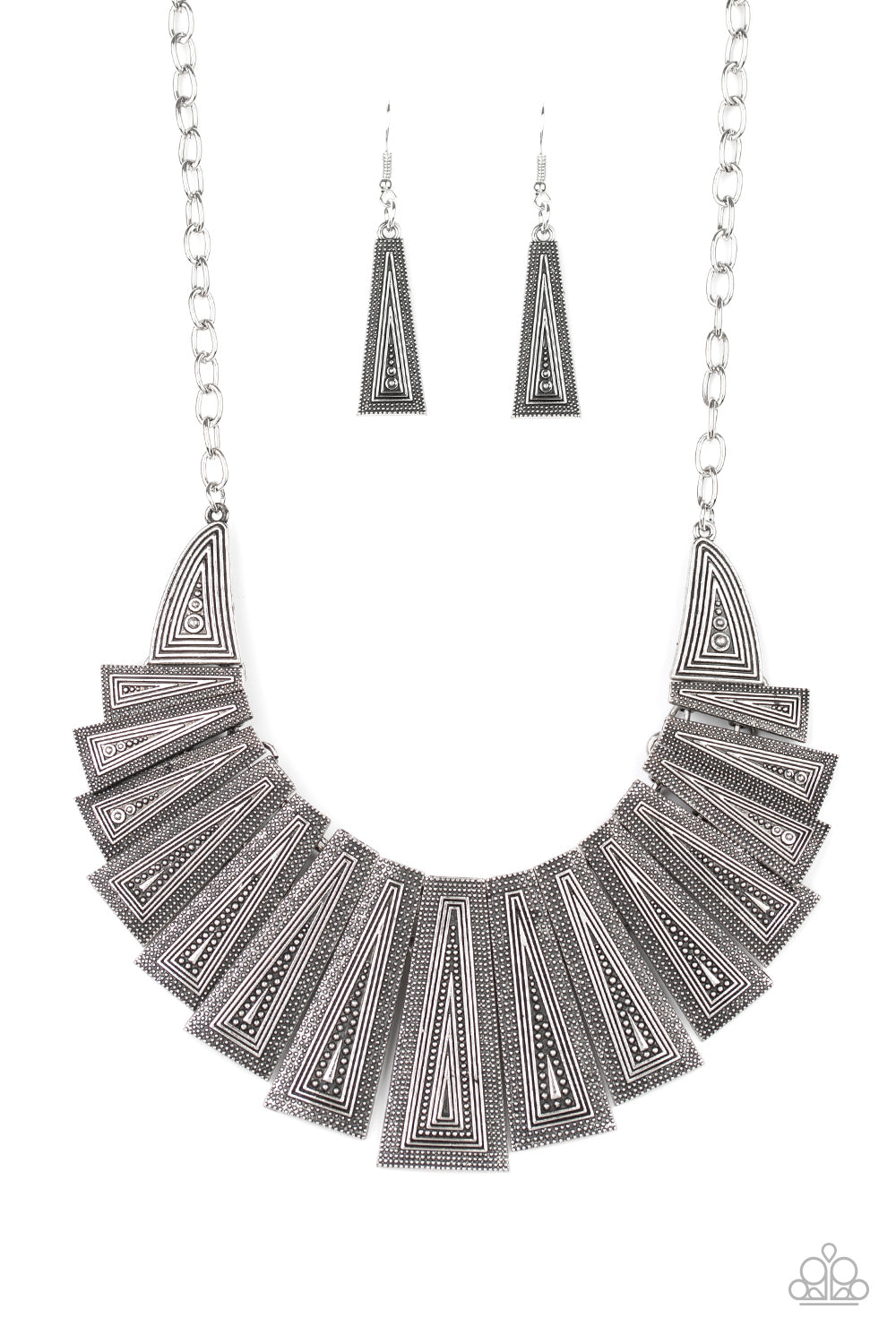 Paparazzi Metro Mane - Silver Necklace - A Finishing Touch 