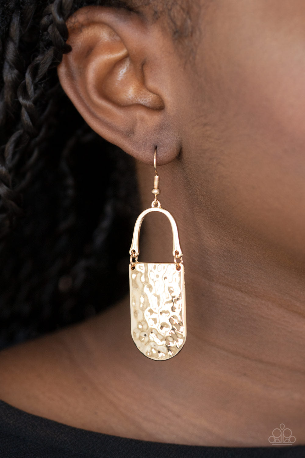 Paparazzi Resort Relic - Gold Earrings - A Finishing Touch 