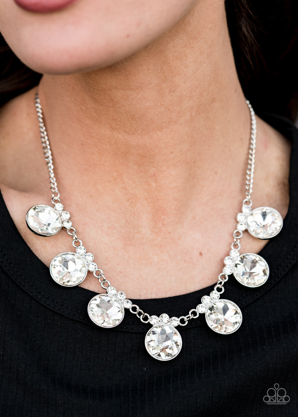 Paparazzi GLOW-Getter Glamour - White Necklace - A Finishing Touch 