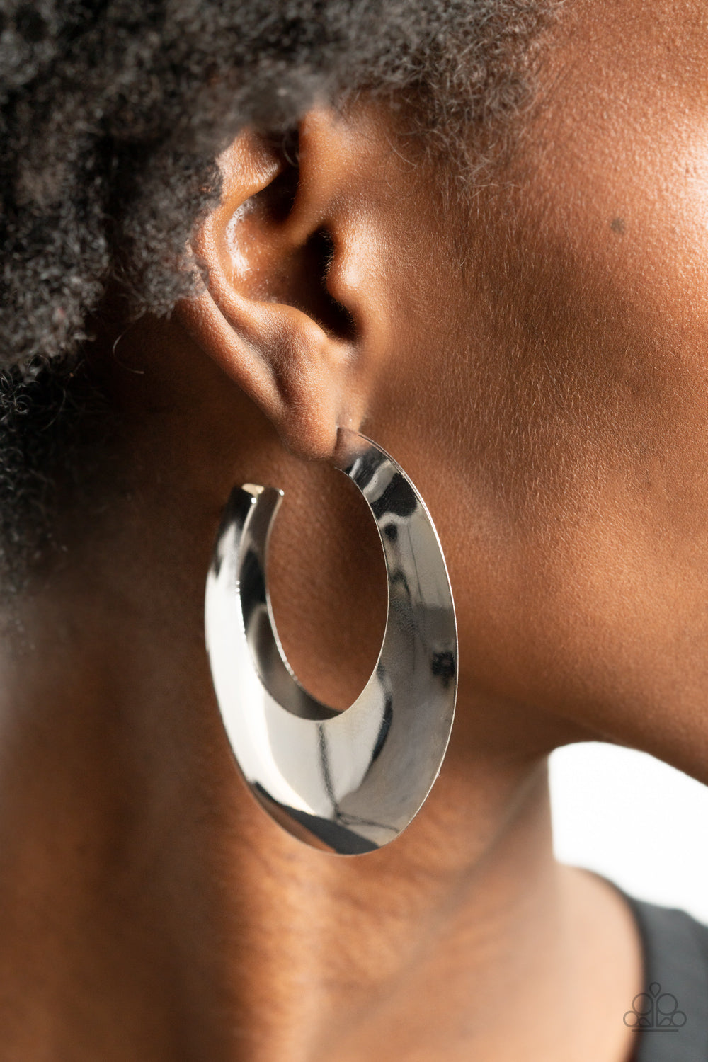 Paparazzi Going OVAL-board - Silver Earrings - A Finishing Touch Jewelry