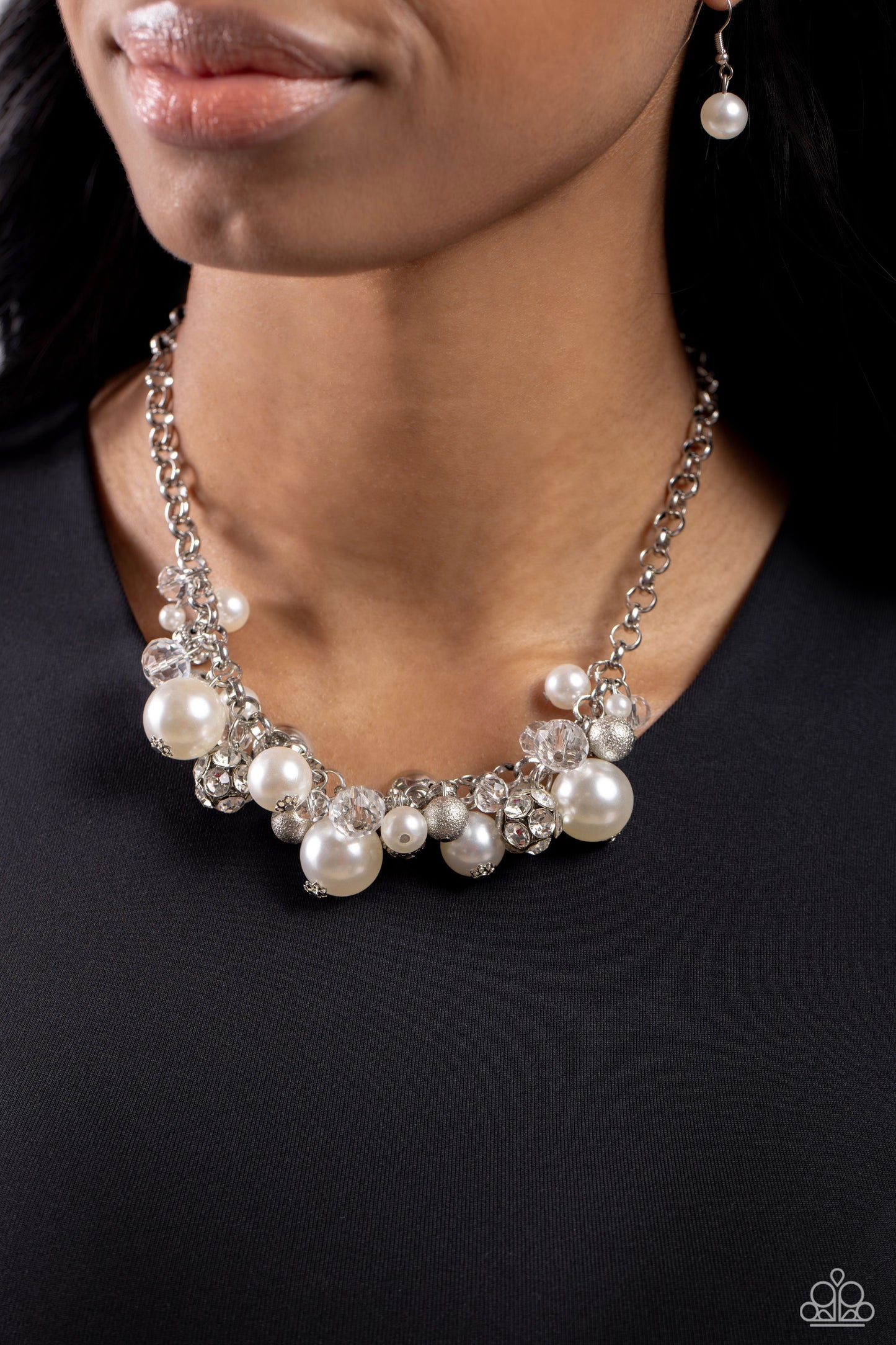 Paparazzi Corporate Catwalk - White Necklace