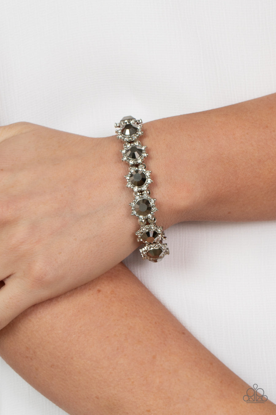 PAPARAZZI PRISMATIC PALACE SILVER BRACELET - A Finishing Touch Jewelry