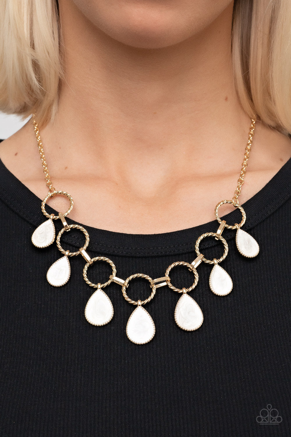 Paparazzi Golden Glimmer - Gold Necklace 