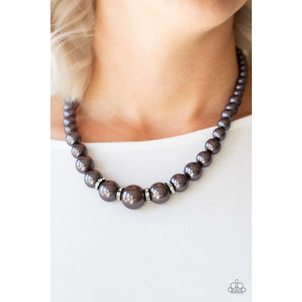 Paparazzi Party Pearls Black - A Finishing Touch 