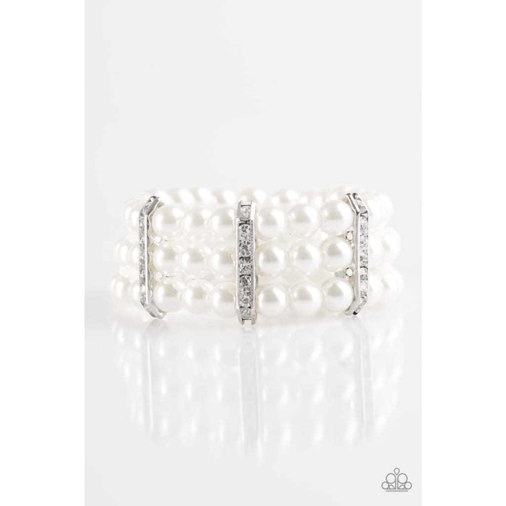 Paparazzi Put On Your GLAM Face - White - A Finishing Touch 