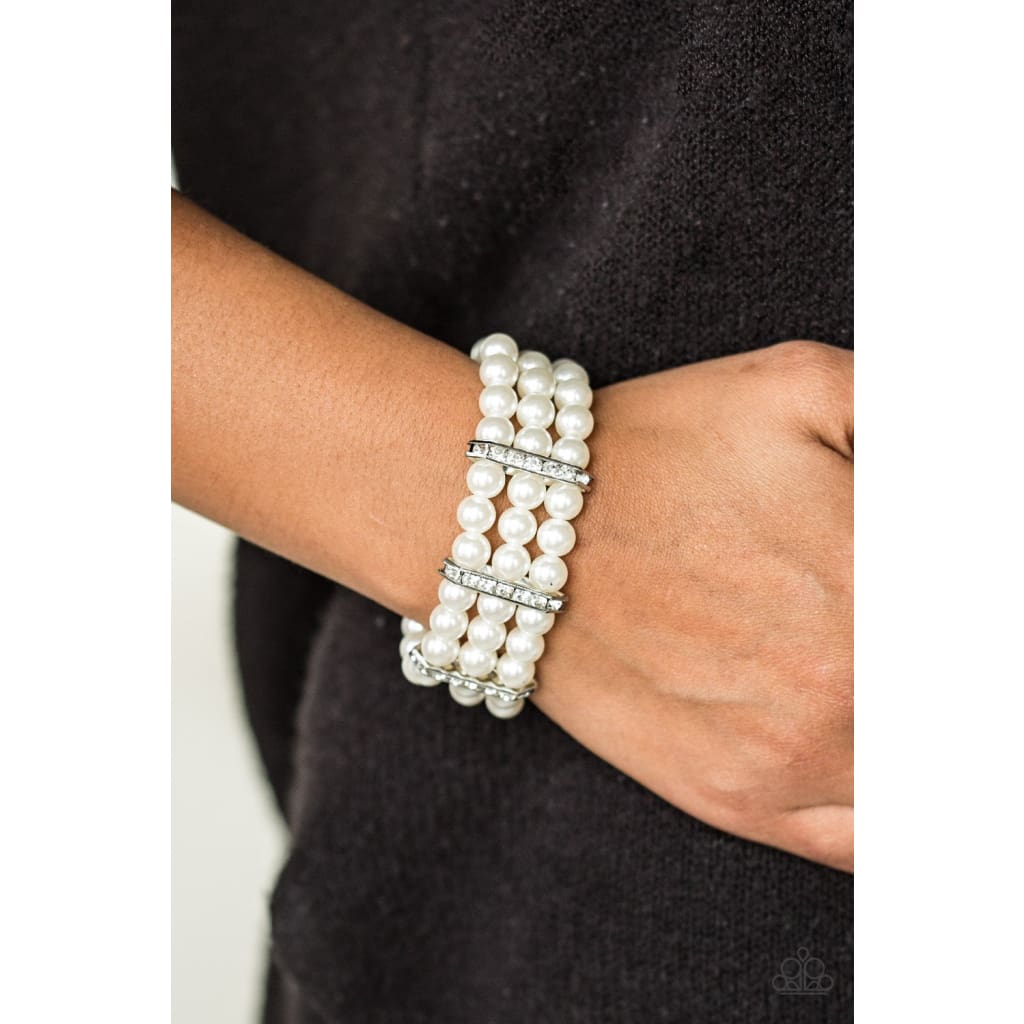 Paparazzi Put On Your GLAM Face - White - A Finishing Touch 